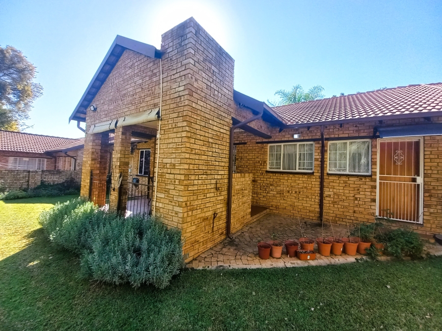 3 Bedroom Property for Sale in Safari Gardens North West
